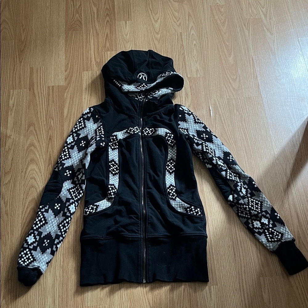 Stylish Black Patterned lulu sweater